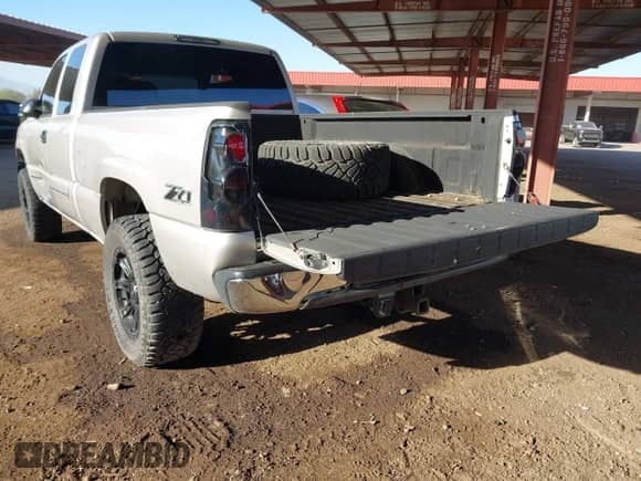 2004 Chevrolet Silverado 1500 с VIN 1GCEK19T14E190953, выставлен на аукционе IAAI как лот 41291606 с пробегом 109 762 миль миль и . История ставок и продаж доступна на DreamBid. Изображение 3.