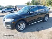 ✅ 2020 Audi Q5 Premium • VIN: WA1ANAFY9L2042985 • Lot: 43206821. Wystawiony na IAAI z przebiegiem 52 573 mil. Bezpłatny archiwum sprzedaży aukcyjnych z USA i szczegółowy raport historii pojazdu na DreamBid. Zdjęcie 2.