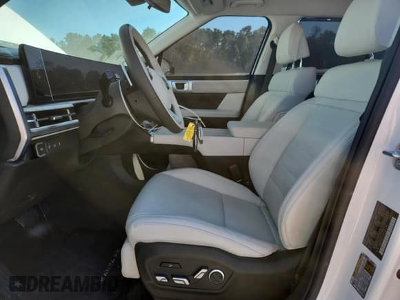 ✅ 2025 Hyundai Santa Fe Calligraphy • VIN: 5NMP5DG11SH051290 • Lot: 84210365. Listed on Copart with 4,533 mi. Free auction sales archive from the USA and detailed vehicle history report at DreamBid. Image 7.