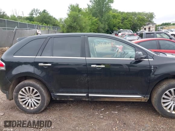 ✅ 2013 Lincoln MKX • VIN: 2LMDJ8JK0DBL20646 • Lot: 42806388. Wystawiony na IAAI z przebiegiem 186 753 mil. Bezpłatny archiwum sprzedaży aukcyjnych z USA i szczegółowy raport historii pojazdu na DreamBid. Zdjęcie 13.