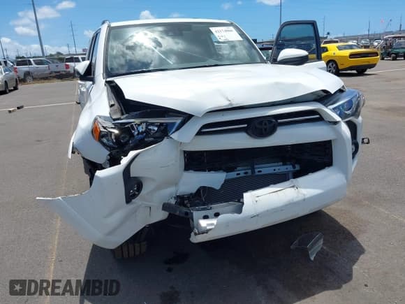 ✅ 2021 Toyota 4Runner SR5 • VIN: JTEMU5JR3M5944752 • Lot: 42174806. Listed on IAAI with 31,838 mi. Free auction sales archive from the USA and detailed vehicle history report at DreamBid. Image 6.