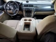 ✅ 2007 Chevrolet Suburban LTZ • VIN: 3GNFK16317G184423 • Lot: 80623094. Wystawiony na Copart z przebiegiem Nie podano. Bezpłatny archiwum sprzedaży aukcyjnych z USA i szczegółowy raport historii pojazdu na DreamBid. Zdjęcie 8.