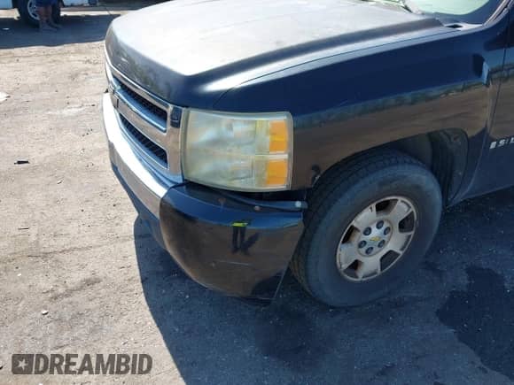 2008 Chevrolet Silverado 1500 Work Truck z VIN 1GCEC14X08Z170361, wystawiony jako IAAI lot #42389874 z przebiegiem 244 026 mil mil oraz . Historia ofert i sprzedaży dostępna na DreamBid. Obrazek 13.