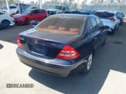 ✅ 2003 Mercedes-Benz C 240 • VIN: WDBRF61J73E011907 • Lot: 42497482. Wystawiony na IAAI z przebiegiem 114 533 mil. Bezpłatny archiwum sprzedaży aukcyjnych z USA i szczegółowy raport historii pojazdu na DreamBid. Zdjęcie 4.
