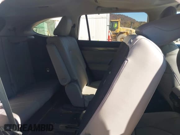 ✅ 2021 Toyota Highlander Hybrid Limited • VIN: 5TDXBRCH5MS520731 • Lot: 43559980. Listed on IAAI with 81,160 mi. Free auction sales archive from the USA and detailed vehicle history report at DreamBid. Image 8.