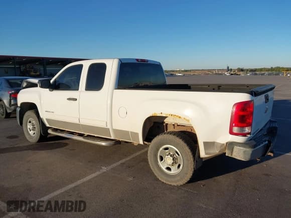 ✅ 2008 Chevrolet Silverado 2500HD Work Truck • VIN: 1GCHK29K68E146429 • Lot: 43489132. Wystawiony na IAAI z przebiegiem 248 399 mil. Bezpłatny archiwum sprzedaży aukcyjnych z USA i szczegółowy raport historii pojazdu na DreamBid. Zdjęcie 14.