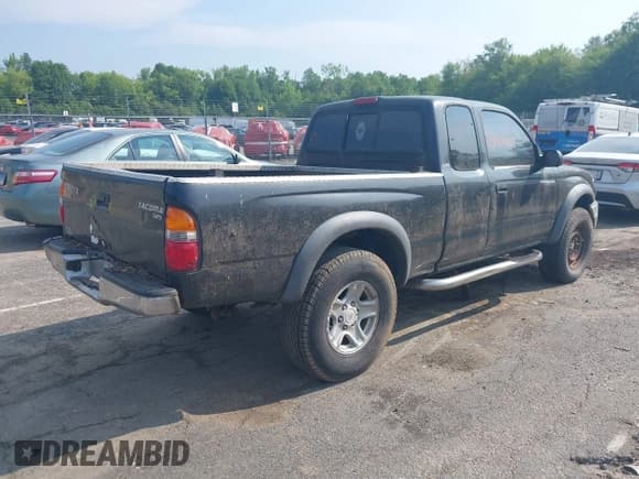✅ 2001 Toyota Tacoma • VIN: 5TEWM72N41Z773216 • Lot: 42424147. Wystawiony na IAAI z przebiegiem 266 636 mil. Bezpłatny archiwum sprzedaży aukcyjnych z USA i szczegółowy raport historii pojazdu na DreamBid. Zdjęcie 4.
