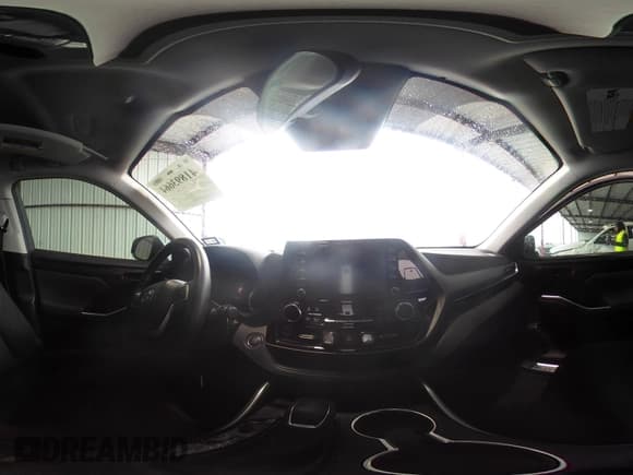 ✅ 2022 Toyota Highlander LE • VIN: 5TDZZRAH2NS135247 • Lot: 41893664. Listed on IAAI with 37,875 mi. Free auction sales archive from the USA and detailed vehicle history report at DreamBid. Image 19.