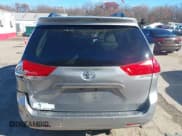 ✅ 2013 Toyota Sienna XLE • VIN: 5TDYK3DC5DS303944 • Lot: 43751073. Wystawiony na IAAI z przebiegiem 124 789 mil. Bezpłatny archiwum sprzedaży aukcyjnych z USA i szczegółowy raport historii pojazdu na DreamBid. Zdjęcie 16.