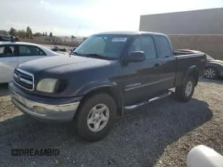 ✅ 2002 Toyota Tundra Limited • VIN: 5TBRT381X2S289460 • Lot: 81783375. Listed on Copart with 201,813 mi. Free auction sales archive from the USA and detailed vehicle history report at DreamBid. Image 1.