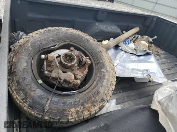 2002 Chevrolet Silverado 1500 LS z VIN 1GCEK14V72Z131503, wystawiony jako Copart lot #52326775 z przebiegiem Nie podano mil oraz Szkoda całkowita • Salvage title. Historia ofert i sprzedaży dostępna na DreamBid. Obrazek 13.