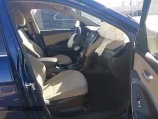 2017 Hyundai Santa Fe 2.4L z VIN 5XYZT3LB6HG467586, wystawiony jako IAAI lot #43585328 z przebiegiem 84 065 mil mil oraz . Historia ofert i sprzedaży dostępna na DreamBid. Obrazek 5.