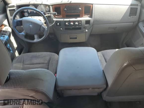 2006 Dodge 1500 Laramie z VIN 1D7HU18276S531072, wystawiony jako Copart lot #65568545 z przebiegiem 161 344 mil mil oraz Czysty tytuł • Clean title. Historia ofert i sprzedaży dostępna na DreamBid. Obrazek 8.