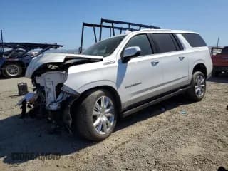 ✅ 2021 Chevrolet Suburban High Country • VIN: 1GNSKGKL3MR273803 • Lot: 57990465. Wystawiony na Copart z przebiegiem 23 049 mil. Bezpłatny archiwum sprzedaży aukcyjnych z USA i szczegółowy raport historii pojazdu na DreamBid. Zdjęcie 1.