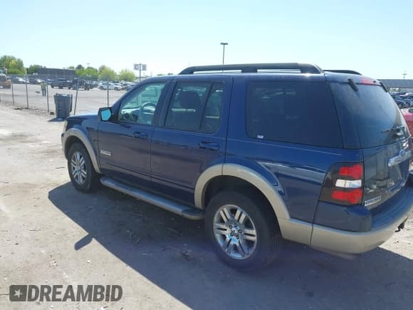 ✅ 2008 Ford Explorer Eddie Bauer • VIN: 1FMEU64E28UA00911 • Lot: 42187858. Wystawiony na IAAI z przebiegiem 187 368 mil. Bezpłatny archiwum sprzedaży aukcyjnych z USA i szczegółowy raport historii pojazdu na DreamBid. Zdjęcie 3.