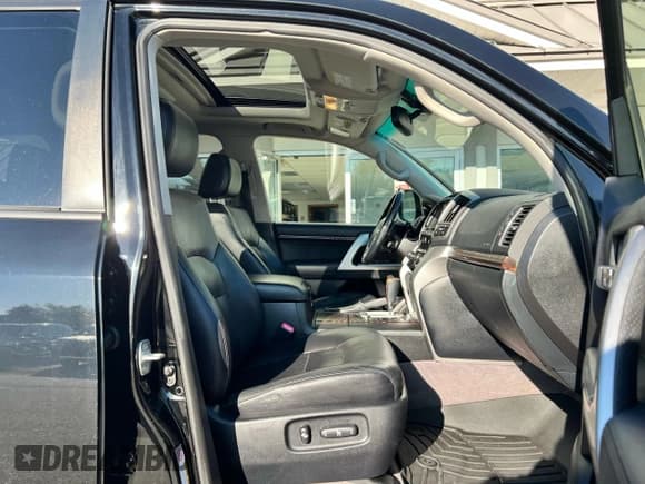 ✅ 2013 Toyota Land Cruiser • VIN: JTMHY7AJ9D4013338 • Lot: 80799075. Wystawiony na Copart z przebiegiem 144 546 mil. Bezpłatny archiwum sprzedaży aukcyjnych z USA i szczegółowy raport historii pojazdu na DreamBid. Zdjęcie 5.