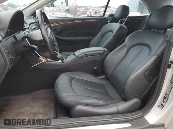 ✅ 2004 Mercedes-Benz CLK 500 • VIN: WDBTK75G44T022771 • Lot: 86141175. Wystawiony na Copart z przebiegiem 98 654 mil. Bezpłatny archiwum sprzedaży aukcyjnych z USA i szczegółowy raport historii pojazdu na DreamBid. Zdjęcie 7.