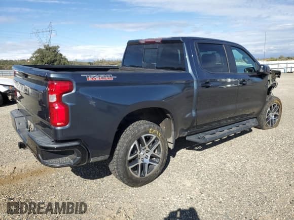 ✅ 2020 Chevrolet Silverado 1500 LT Trail Boss • VIN: 3GCPYFEL8LG315111 • Lot: 82370355. Wystawiony na Copart z przebiegiem 77 440 mil. Bezpłatny archiwum sprzedaży aukcyjnych z USA i szczegółowy raport historii pojazdu na DreamBid. Zdjęcie 3.