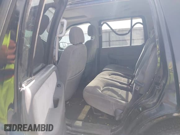 ✅ 2005 Ford Explorer XLT • VIN: 1FMZU73K85UB37300 • Lot: 42341612. Listed on IAAI with 237,695 mi. Free auction sales archive from the USA and detailed vehicle history report at DreamBid. Image 8.