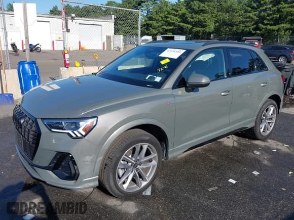 ✅ 2025 Audi Q3 S line Premium • VIN: WA1DECF32S1026712 • Lot: 42926589. Wystawiony na IAAI z przebiegiem 3 593 mil. Bezpłatny archiwum sprzedaży aukcyjnych z USA i szczegółowy raport historii pojazdu na DreamBid. Zdjęcie 2.