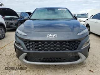 ✅ 2022 Hyundai Kona SE • VIN: KM8K22AB4NU805476 • Лот: 74182684. Опубликован ранее на Copart с пробегом Не указан. Бесплатный доступ к архиву аукционных продаж из США и подробный отчёт об истории автомобиля на DreamBid. Изображение 5.