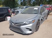 ✅ 2018 Toyota Camry LE • VIN: 4T1B11HK9JU666572 • Lot: 43258151. Wystawiony na IAAI z przebiegiem 91 507 mil. Bezpłatny archiwum sprzedaży aukcyjnych z USA i szczegółowy raport historii pojazdu na DreamBid. Zdjęcie 2.