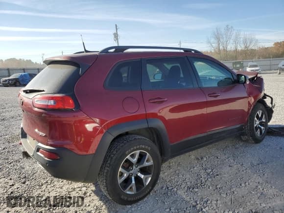 ✅ 2016 Jeep Cherokee Trailhawk • VIN: 1C4PJMBS5GW169634 • Lot: 92842975. Wystawiony na Copart z przebiegiem 66 835 mil. Bezpłatny archiwum sprzedaży aukcyjnych z USA i szczegółowy raport historii pojazdu na DreamBid. Zdjęcie 3.