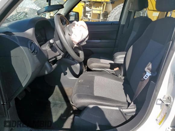 ✅ 2015 Jeep Patriot Altitude • VIN: 1C4NJRBB8FD354131 • Лот: 63819905. Опубликован ранее на Copart с пробегом Не указан. Бесплатный доступ к архиву аукционных продаж из США и подробный отчёт об истории автомобиля на DreamBid. Изображение 7.