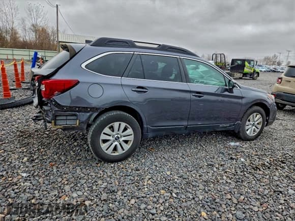 ✅ 2018 Subaru Outback Premium • VIN: 4S4BSAFC4J3255157 • Lot: 92513625. Listed on Copart with 83,520 mi. Free auction sales archive from the USA and detailed vehicle history report at DreamBid. Image 3.
