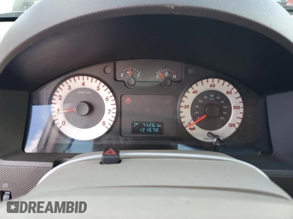 ✅ 2008 Mazda Tribute Sport • VIN: 4F2CZ92Z58KM16600 • Lot: 75220444. Wystawiony na Copart z przebiegiem 121 670 mil. Bezpłatny archiwum sprzedaży aukcyjnych z USA i szczegółowy raport historii pojazdu na DreamBid. Zdjęcie 9.