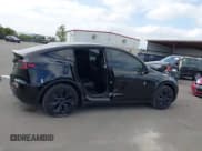 ✅ 2024 Tesla Model Y • VIN: 7SAYGDED8RF156984 • Lot: 43324819. Wystawiony na IAAI z przebiegiem 26 941 mil. Bezpłatny archiwum sprzedaży aukcyjnych z USA i szczegółowy raport historii pojazdu na DreamBid. Zdjęcie 13.