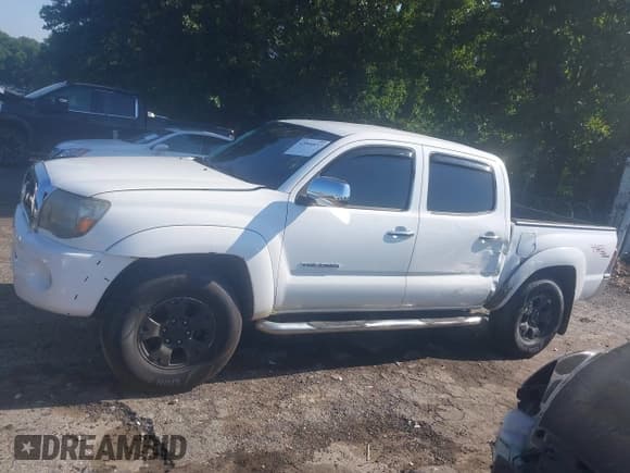 ✅ 2010 Toyota Tacoma PreRunner • VIN: 3TMJU4GNXAM103720 • Lot: 42994037. Listed on IAAI with 214,592 mi. Free auction sales archive from the USA and detailed vehicle history report at DreamBid. Image 14.