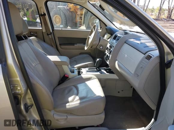 ✅ 2011 Mercury Mariner Premier • VIN: 4M2CN8HG3BKJ01842 • Lot: 41354524. Wystawiony na IAAI z przebiegiem 272 222 mil. Bezpłatny archiwum sprzedaży aukcyjnych z USA i szczegółowy raport historii pojazdu na DreamBid. Zdjęcie 5.