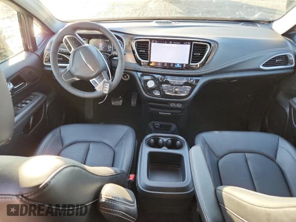 ✅ 2025 Chrysler Pacifica Hybrid Select • VIN: 2C4RC1S7XSR580803 • Lot: 86272825. Wystawiony na Copart z przebiegiem 17 843 mil. Bezpłatny archiwum sprzedaży aukcyjnych z USA i szczegółowy raport historii pojazdu na DreamBid. Zdjęcie 8.