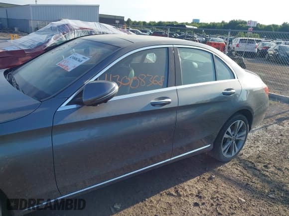 ✅ 2021 Mercedes-Benz C 300 • VIN: W1KWF8EB0MR609887 • Lot: 43008368. Wystawiony na IAAI z przebiegiem 34 868 mil. Bezpłatny archiwum sprzedaży aukcyjnych z USA i szczegółowy raport historii pojazdu na DreamBid. Zdjęcie 15.