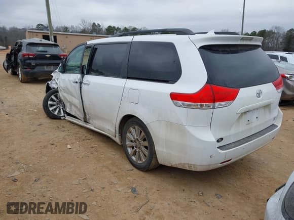 ✅ 2011 Toyota Sienna XLE • VIN: 5TDDK3DC0BS015244 • Lot: 41413002. Wystawiony na IAAI z przebiegiem 128 591 mil. Bezpłatny archiwum sprzedaży aukcyjnych z USA i szczegółowy raport historii pojazdu na DreamBid. Zdjęcie 3.