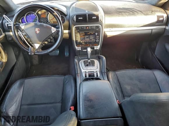 ✅ 2010 Porsche Cayenne GTS • VIN: WP1AD2AP5ALA61391 • Lot: 94253965. Wystawiony na Copart z przebiegiem 166 826 mil. Bezpłatny archiwum sprzedaży aukcyjnych z USA i szczegółowy raport historii pojazdu na DreamBid. Zdjęcie 8.