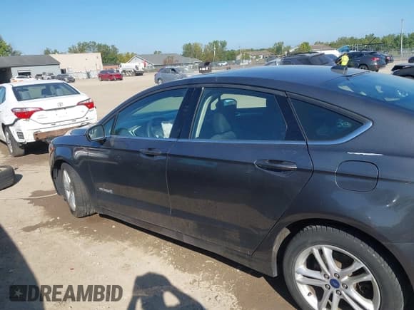 ✅ 2018 Ford Fusion SE • VIN: 3FA6P0LU6JR124351 • Lot: 43196507. Wystawiony na IAAI z przebiegiem 79 873 mil. Bezpłatny archiwum sprzedaży aukcyjnych z USA i szczegółowy raport historii pojazdu na DreamBid. Zdjęcie 15.