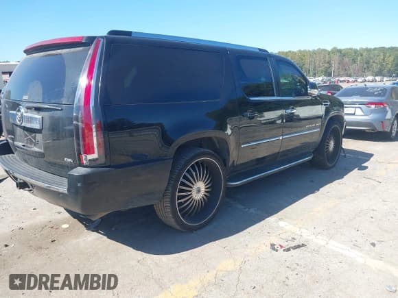✅ 2007 Cadillac Escalade ESV • VIN: 1GYFK66867R184719 • Lot: 43448794. Listed on IAAI with 269,170 mi. Free auction sales archive from the USA and detailed vehicle history report at DreamBid. Image 4.