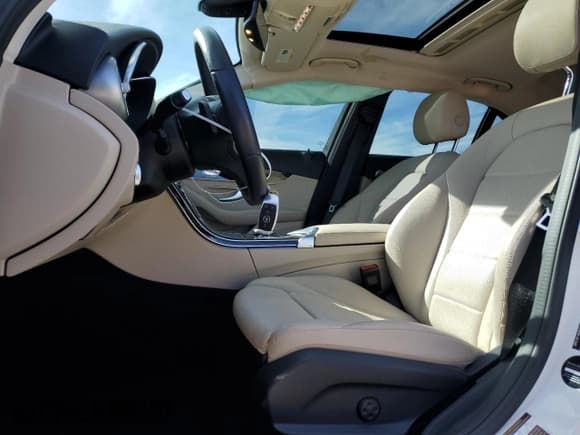 ✅ 2021 Mercedes-Benz C 300 • VIN: W1KWF8DB3MR604961 • Лот: 91445925. Опубликован ранее на Copart с пробегом 28 427 миль. Бесплатный доступ к архиву аукционных продаж из США и подробный отчёт об истории автомобиля на DreamBid. Изображение 7.