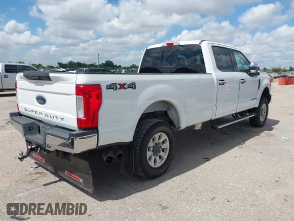 ✅ 2017 Ford F-250 Lariat • VIN: 1FT7W2BT2HED10715 • Lot: 42820538. Wystawiony na IAAI z przebiegiem 231 009 mil. Bezpłatny archiwum sprzedaży aukcyjnych z USA i szczegółowy raport historii pojazdu na DreamBid. Zdjęcie 4.