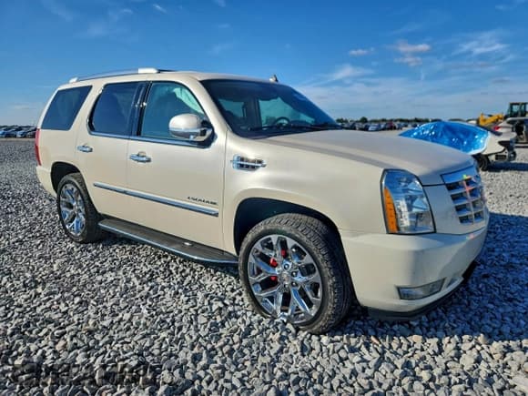 ✅ 2013 Cadillac Escalade Luxury • VIN: 1GYS4BEF9DR207827 • Lot: 94090095. Wystawiony na Copart z przebiegiem 112 223 mil. Bezpłatny archiwum sprzedaży aukcyjnych z USA i szczegółowy raport historii pojazdu na DreamBid. Zdjęcie 4.