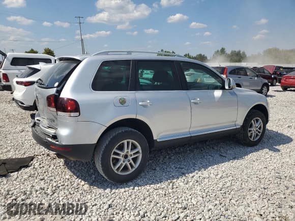 ✅ 2008 Volkswagen Touareg V6 • VIN: WVGBE77L18D064809 • Lot: 71832225. Listed on Copart with 126,866 mi. Free auction sales archive from the USA and detailed vehicle history report at DreamBid. Image 3.