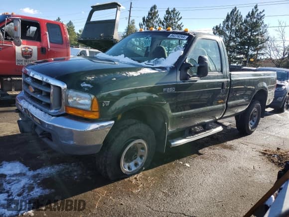 ✅ 2000 Ford F-250 XL • VIN: 1FTNF21L2YEB66074 • Lot: 84274244. Listed on Copart with 100,845 mi. Free auction sales archive from the USA and detailed vehicle history report at DreamBid. Image 1.