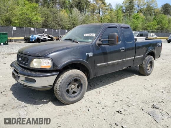 ✅ 1998 Ford F-150 • VIN: 1FTRX18L6WKC42389 • Lot: 54330625. Wystawiony na Copart z przebiegiem 157 510 mil. Bezpłatny archiwum sprzedaży aukcyjnych z USA i szczegółowy raport historii pojazdu na DreamBid. Zdjęcie 1.