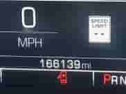 2018 Chevrolet Silverado 1500 LT z VIN 3GCUKREC2JG525366, wystawiony jako IAAI lot #43019515 z przebiegiem 166 139 mil mil oraz . Historia ofert i sprzedaży dostępna na DreamBid. Obrazek 7.