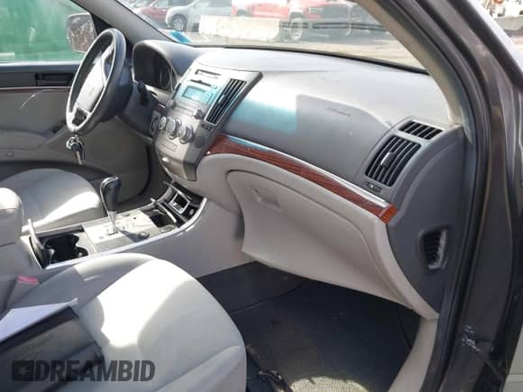 2010 Hyundai Veracruz Limited с VIN KM8NUDCC4AU135155, выставлен на аукционе IAAI как лот 41639607 с пробегом 169 830 миль миль и . История ставок и продаж доступна на DreamBid. Изображение 5.