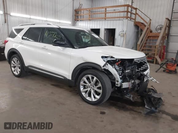 ✅ 2022 Ford Explorer Platinum • VIN: 1FM5K8HW7NNA10389 • Lot: 43598051. Wystawiony na IAAI z przebiegiem 53 841 mil. Bezpłatny archiwum sprzedaży aukcyjnych z USA i szczegółowy raport historii pojazdu na DreamBid. Zdjęcie 1.