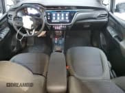 ✅ 2023 Chevrolet Bolt EV 1LT • VIN: 1G1FW6S01P4198088 • Lot: 59840014. Wystawiony na Copart z przebiegiem 9 854 mil. Bezpłatny archiwum sprzedaży aukcyjnych z USA i szczegółowy raport historii pojazdu na DreamBid. Zdjęcie 8.