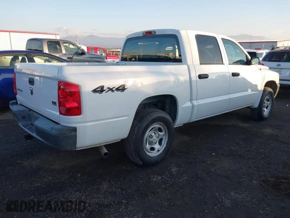 ✅ 2006 Dodge Dakota ST • VIN: 1D7HW28N46S510786 • Lot: 43624703. Wystawiony na IAAI z przebiegiem 117 617 mil. Bezpłatny archiwum sprzedaży aukcyjnych z USA i szczegółowy raport historii pojazdu na DreamBid. Zdjęcie 4.